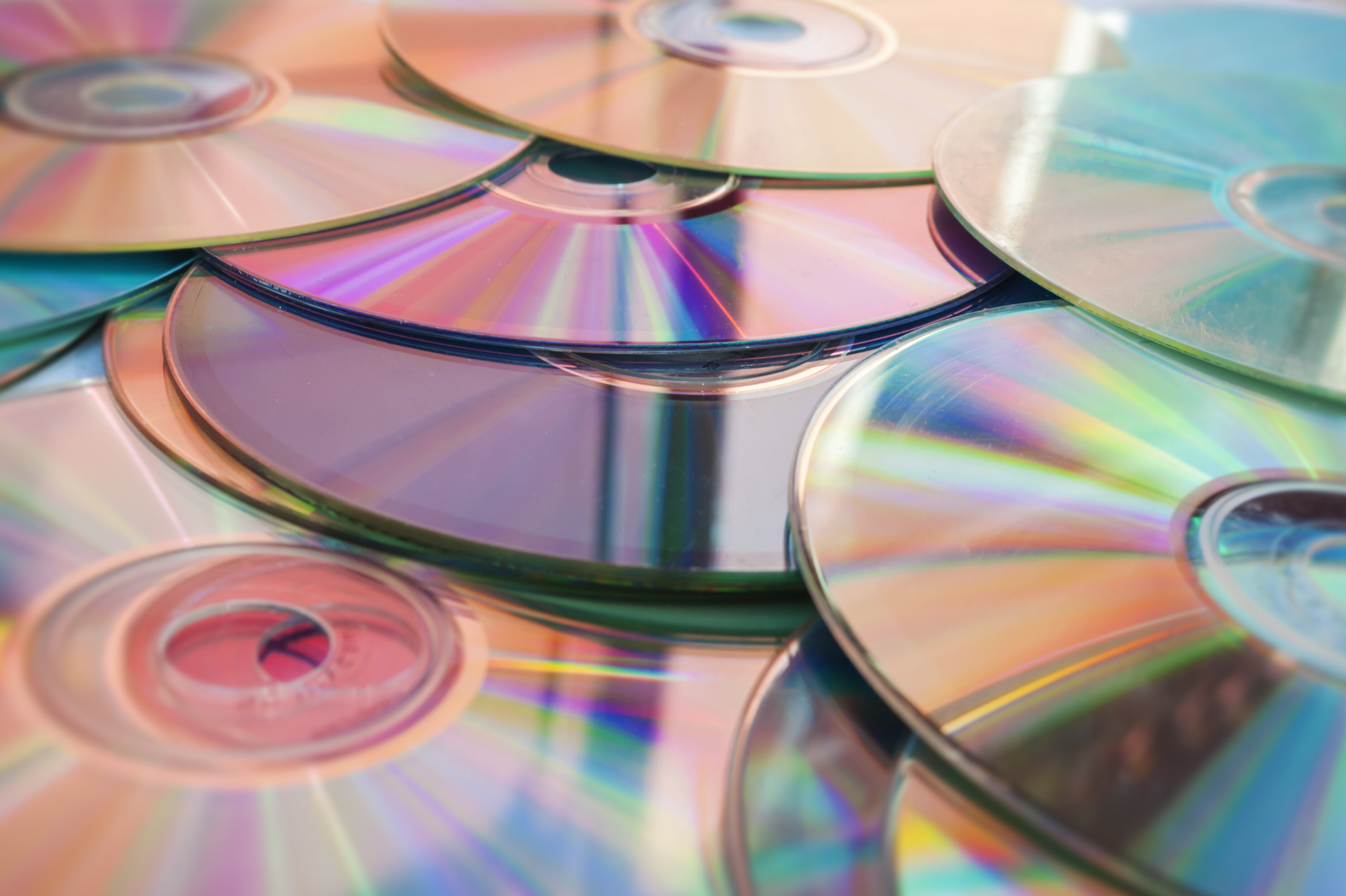 Anhäufung von CDs und DVDs Anhäufung von CDs und DVDs